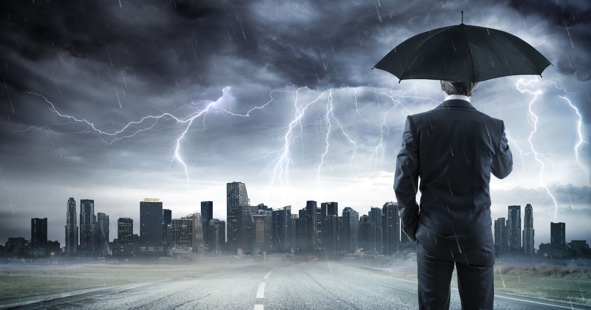 Entenda o fenômeno que causa a “chuva excepcional”, motivo das chuvas intensas no sul do Brasil. Reprodução: canva Entenda o fenômeno que causa a “chuva excepcional”, motivo das chuvas intensas no sul do Brasil. Reprodução: canva