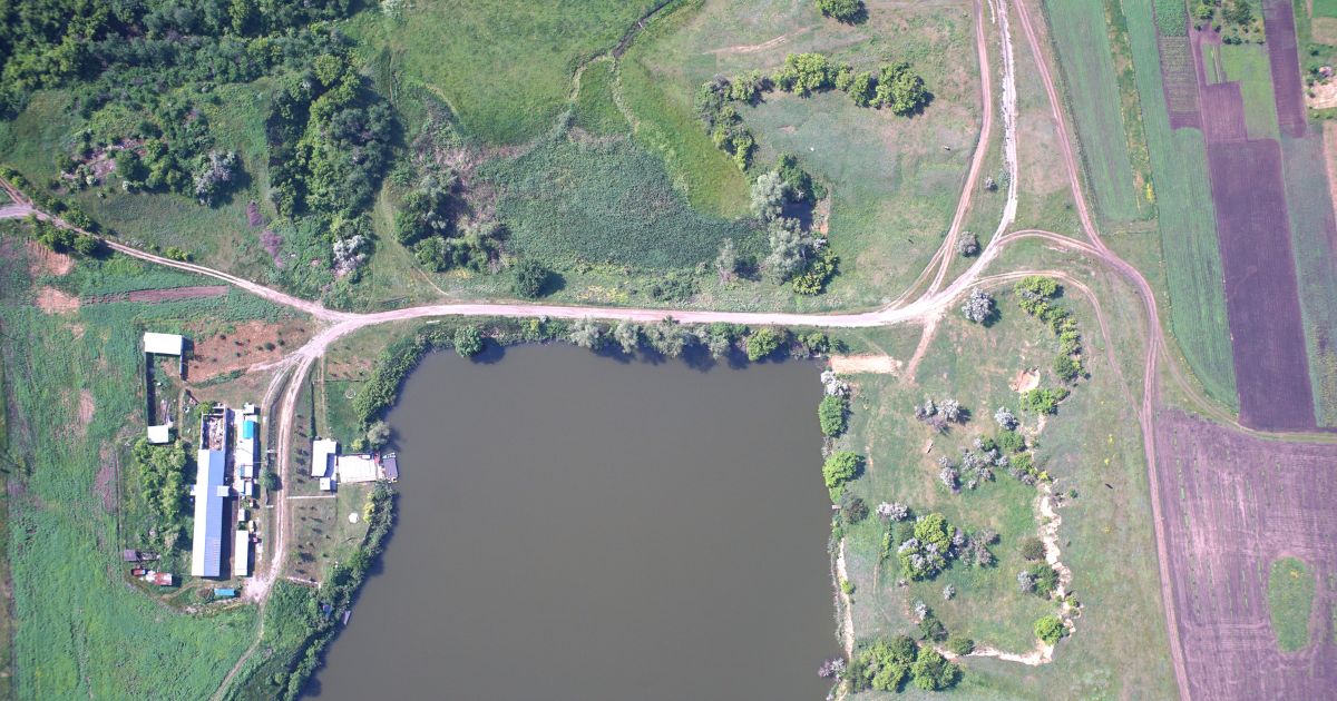 Monitoramento Ambiental com Drones. Como é feito? Reprodução: canva Monitoramento Ambiental com Drones. Como é feito? Reprodução: canva