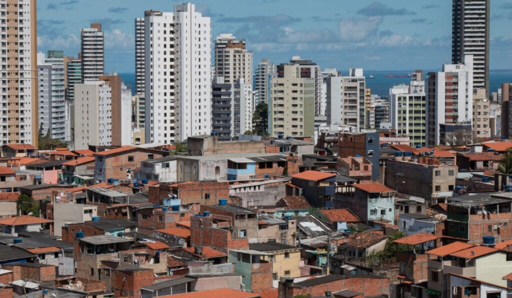 Brasil é um dos países mais desiguais — Imagem: Canva/Reprodução