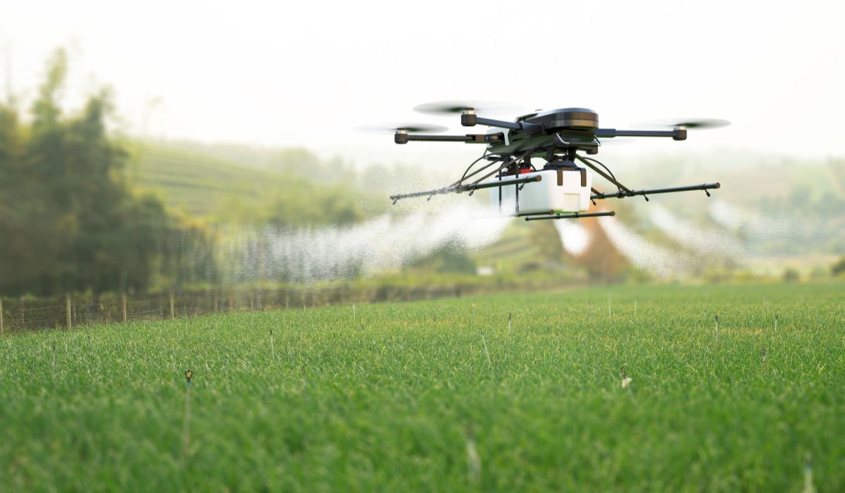 Drone Pulverizador: Revolucionando a agricultura com precisão e eficiência — Imagem: Canva/Reprodução Drone Pulverizador: Revolucionando a agricultura com precisão e eficiência — Imagem: Canva/Reprodução