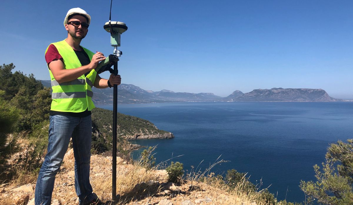 Sistema Global de Navegação por Satélite (GNSS): Como Funciona e Seu Papel no Posicionamento Global — Imagem: Canva/Reprodução Sistema Global de Navegação por Satélite (GNSS): Como Funciona e Seu Papel no Posicionamento Global — Imagem: Canva/Reprodução