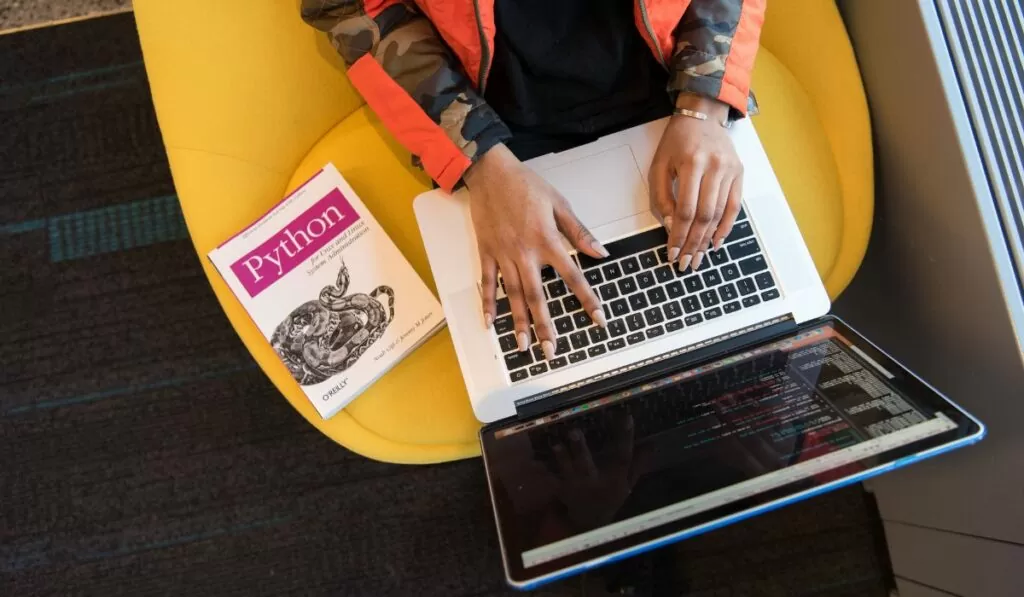 Python: o que é e onde se aplica? Reprodução: canva